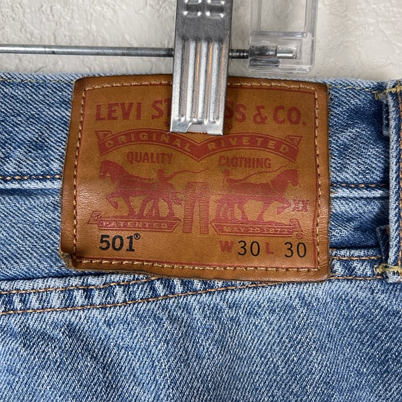 Levi’s 501® STRAIGHT FIT MEN'S JEANS Size W30X L30 - Picture 4 of 9